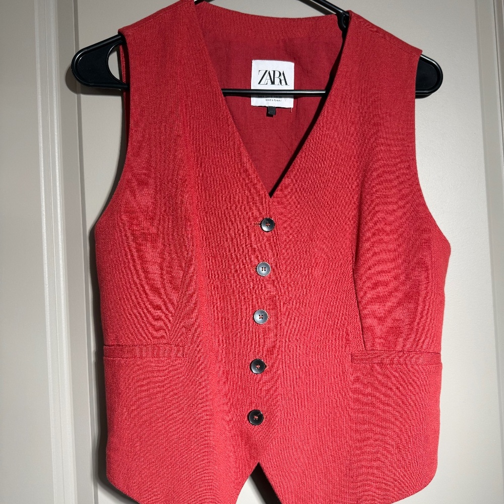🔥 ZARA Red Tailored Button-Front Vest – Size S